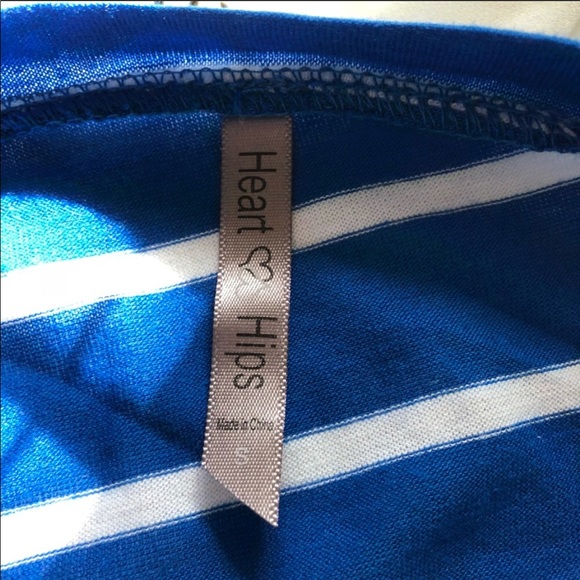 💥Just $1 Bundled💥 Heart and Hips T-shirt  S - Picture 3 of 8